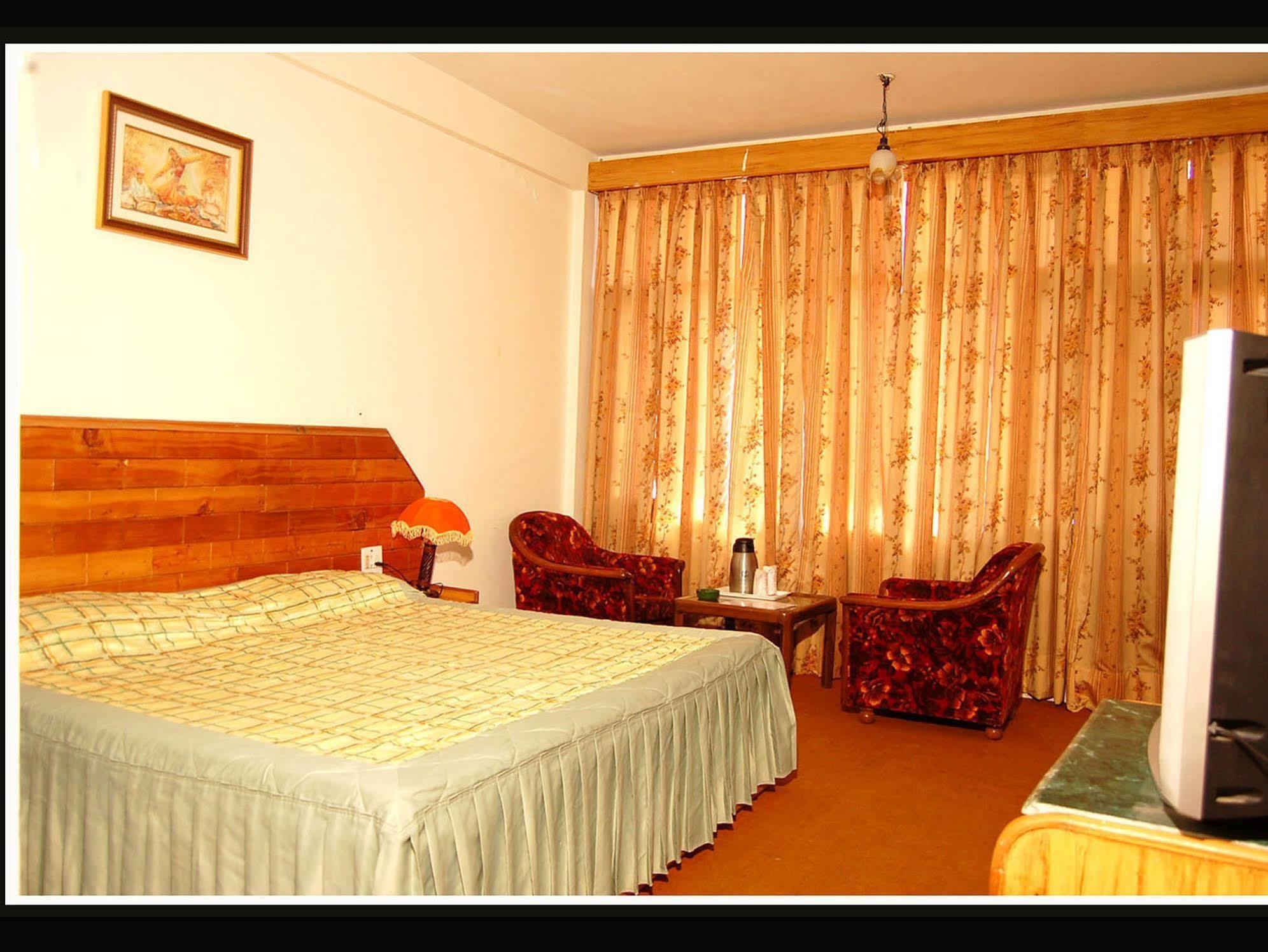 Hotel Nitesh Manāli Εξωτερικό φωτογραφία